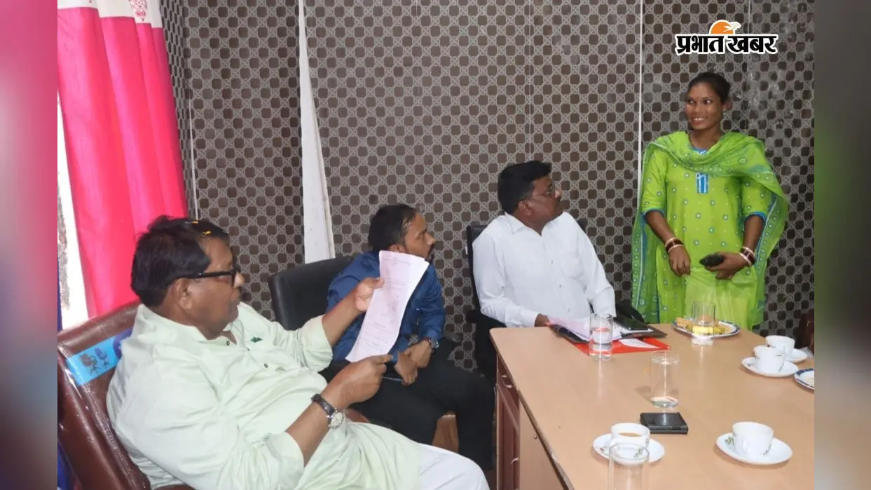 जनसुनवाई में उमड़ी फरियाद, डॉ रामेश्वर उरांव बोले- प्राथमिकता के आधार पर होगा हर समस्या का समाधान