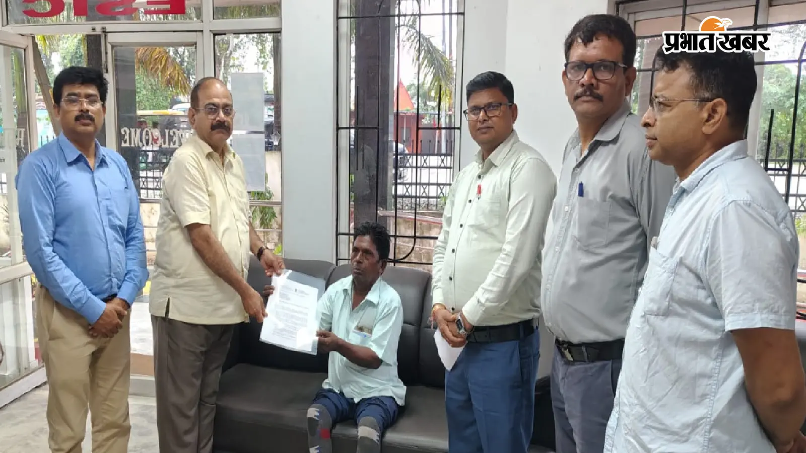 कार्यस्थल हादसे में दोनों पैर गंवाने वाले कर्मचारी को ESIC की मदद, 1.13 लाख की एकमुश्त राशि और मासिक पेंशन