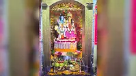 औघड़ दानी महादेव का गुलाब के पंखुड़ियां से हुआ दिव्य श्रृंगार, दर्शन को उमड़ी भीड़