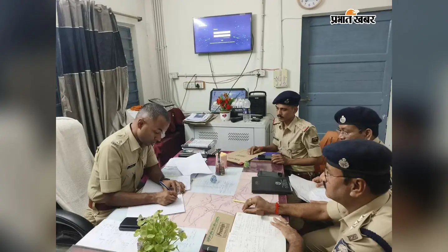 सारण : आधी रात को तरैया थाने पहुंचे SSP रौशन कुमार, मालखाने से लेकर फाइलों तक को खंगाला