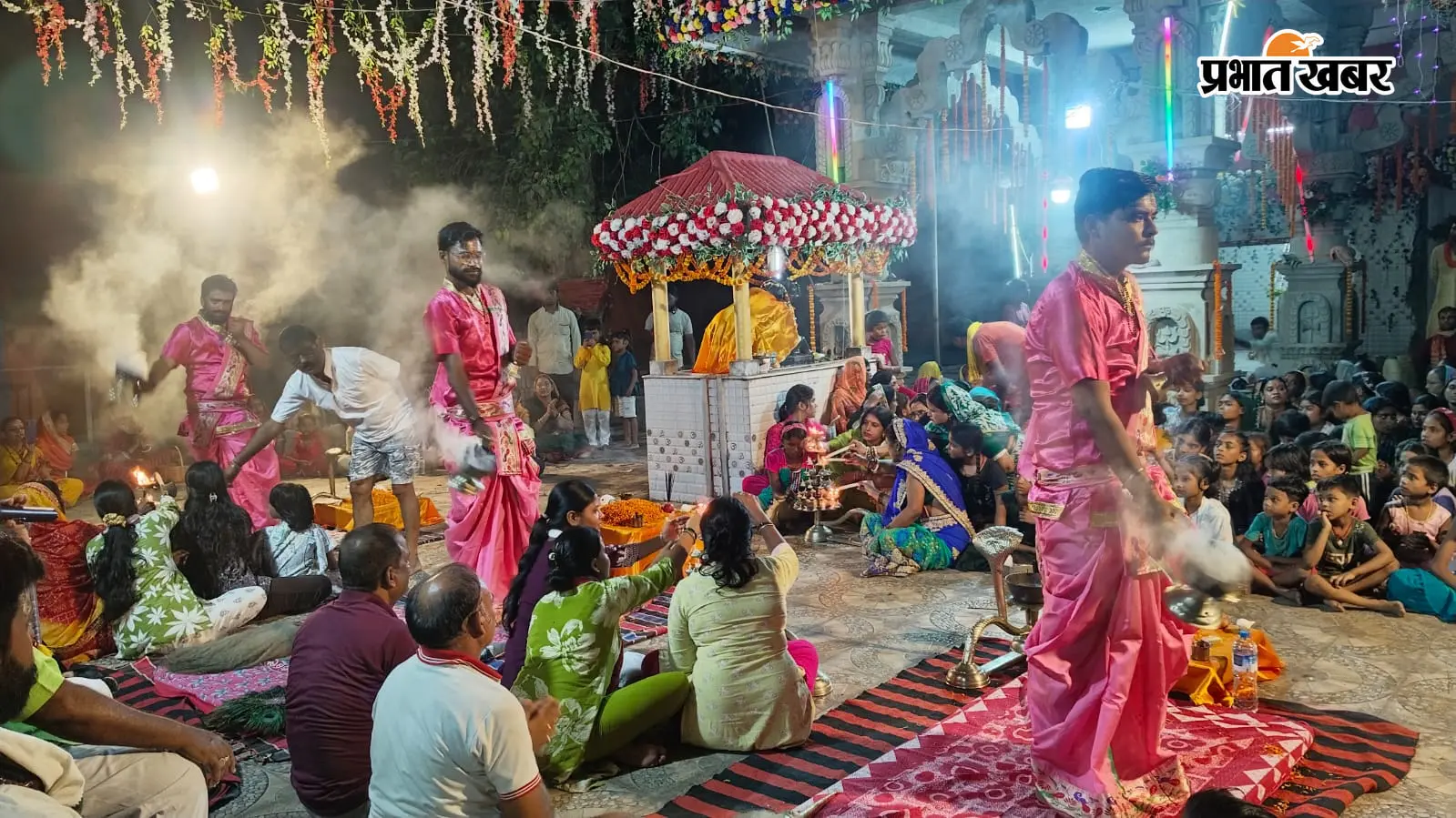 महादेवरण में दिखा बनारस का नजारा, महाआरती में उमड़ा आस्था का सैलाब
