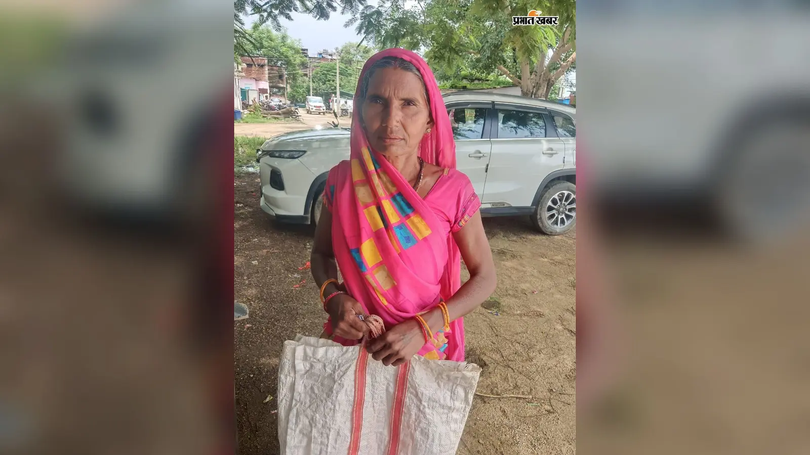 गरीबी में भी नहीं हारी मां की ममता: बेटे की सांसें बचाने के लिए आंचल फैलाकर मांग रही मदद