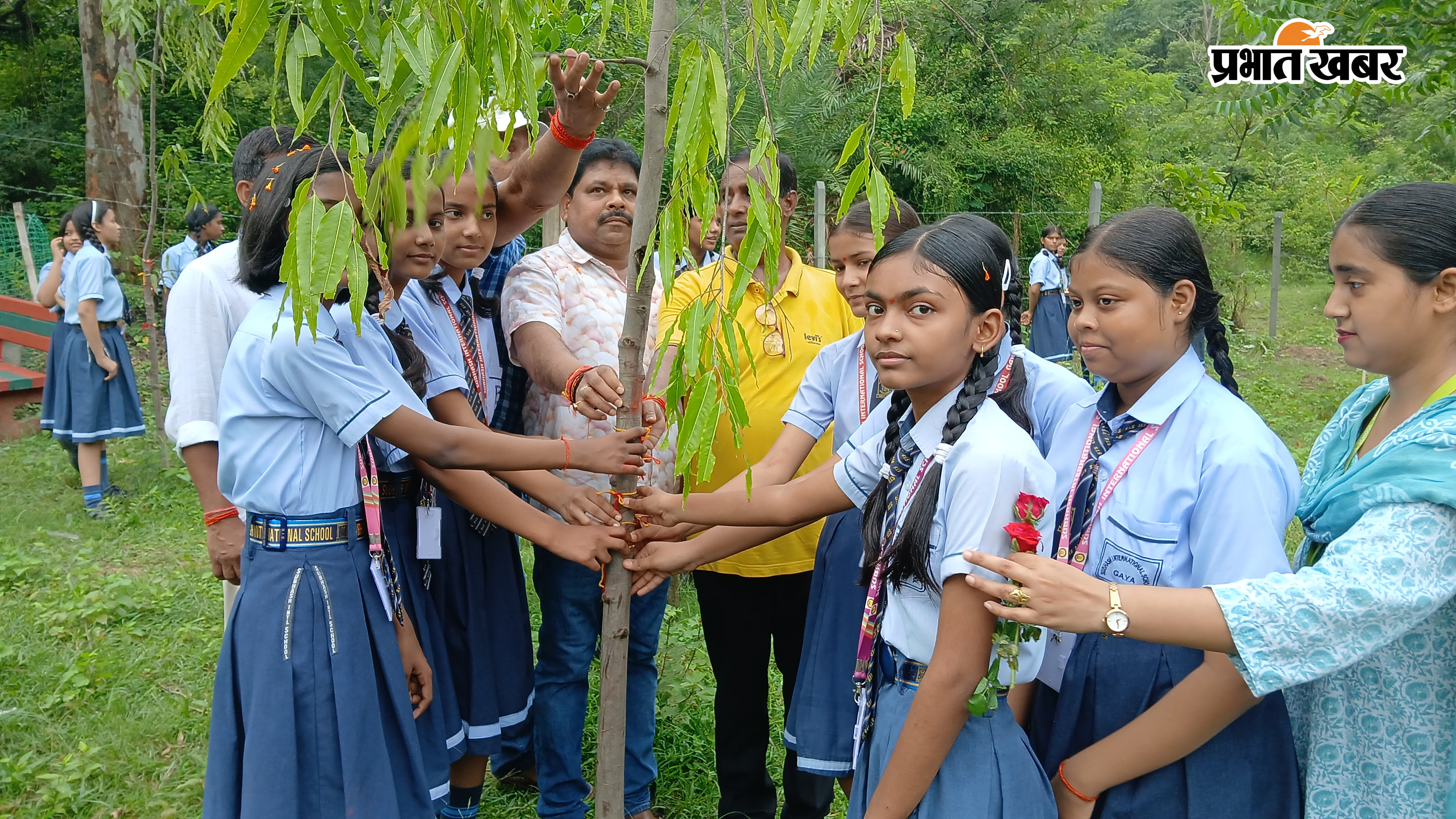 ब्रह्मयोनि पर्वत की तलहटी में अनूठा राखी महोत्सव, पेड़ों और सैनिकों को बांधी राखी  | Prabhat Khabar Network