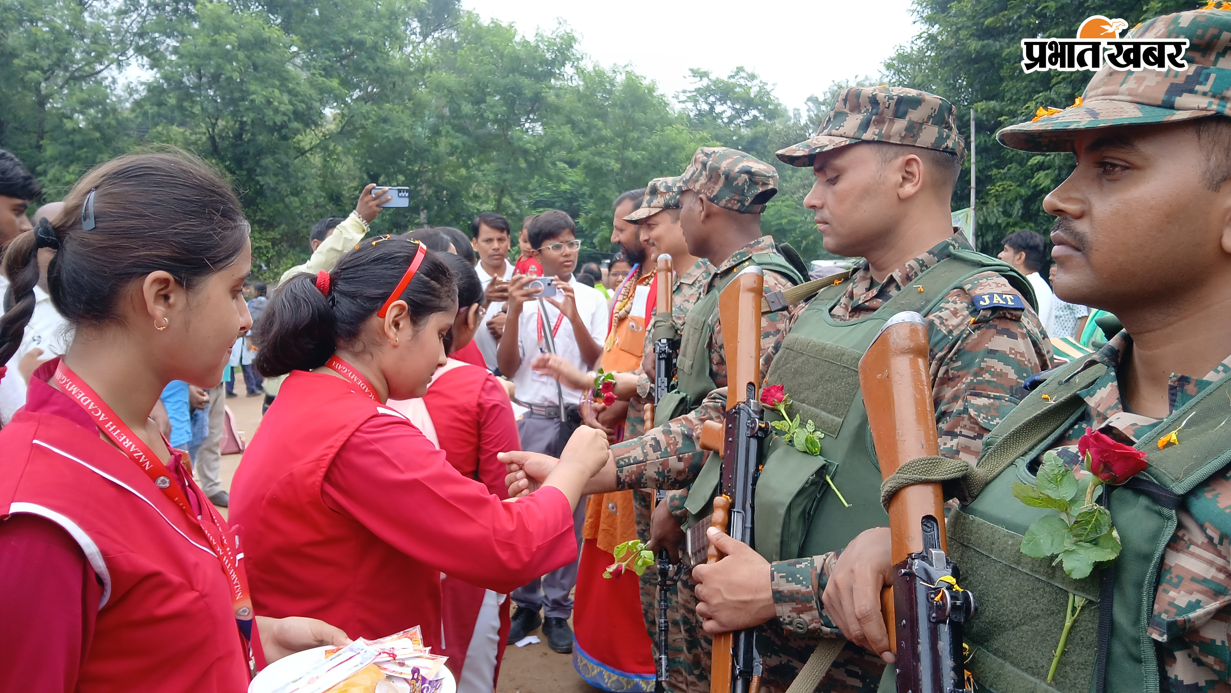 ब्रह्मयोनि पर्वत की तलहटी में अनूठा राखी महोत्सव, पेड़ों और सैनिकों को बांधी राखी  | Prabhat Khabar Network