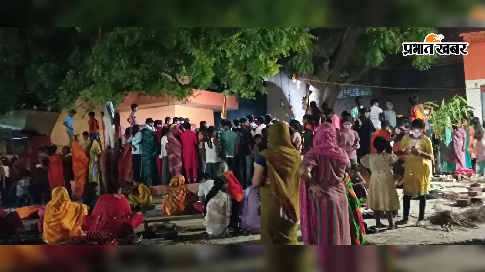 बगहा में 100 साल पुरानी परंपरा: बऊ की माई स्थान पर सावन में हुई कड़ाही पूजा, सैकड़ों महिलाओं ने टेका माथा
