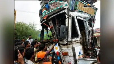 रामगढ़ : गोबरदरहा चौक के समीप दो ट्रकों की आमने-सामने टक्कर, बेहतर इलाज के लिये चालक व खलासी को भेजा गया रिम्स