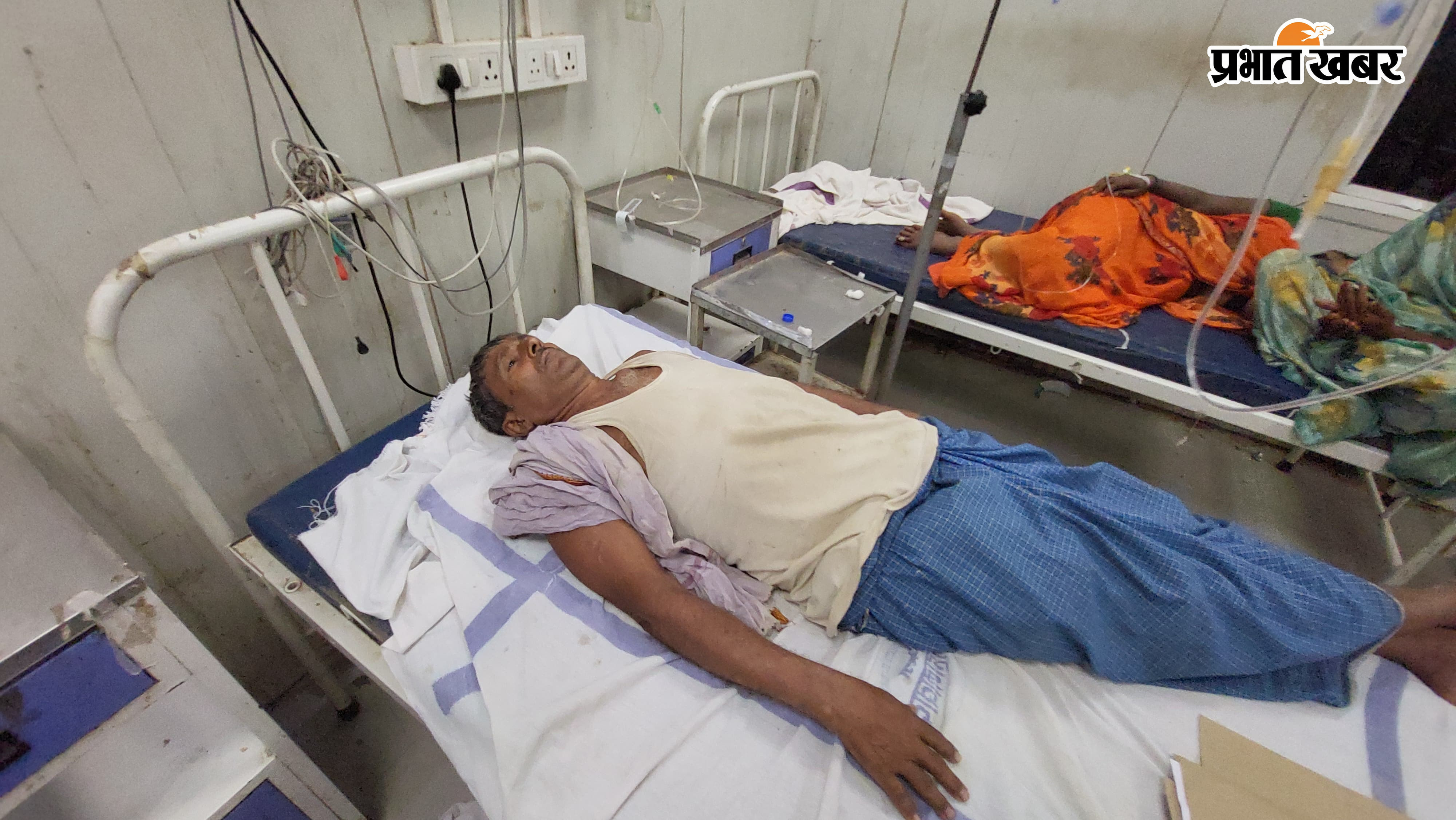 सदर अस्पताल में भर्ती मारपीट में घायल मिर्जापुर गांव के लोग | Prabhat Khabar Network