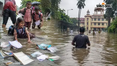 प्रयागराज से बनारस तक बारिश का कहर, स्कूल जाते बच्चों की परेशानी बढ़ी, BHU में भी घुसा पानी