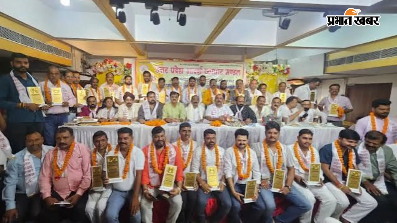 उत्तर प्रदेश आदर्श व्यापार मंडल का 22वां स्थापना दिवस: राजनीतिक हिस्सेदारी पर व्यापारियों का मंथन