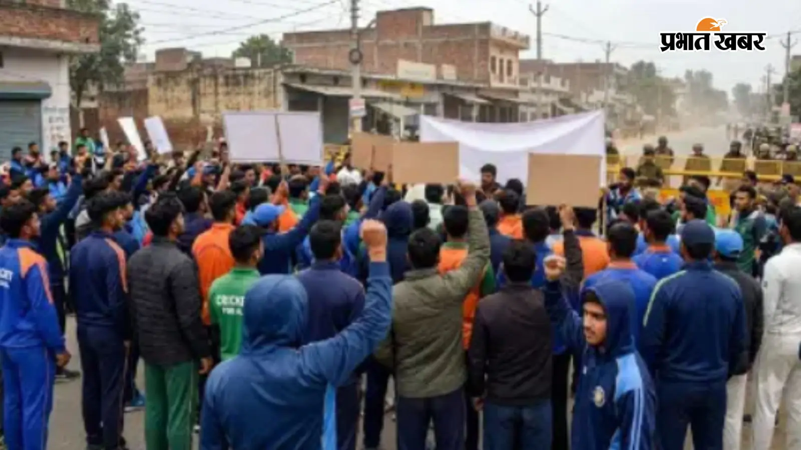 UP cricket players protest: यूपी में एक नहीं, तीन रणजी टीमों की मांग, इकाना में 250 खिलाड़ियों का प्रदर्शन