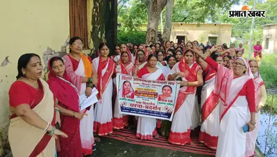 रोहतास: दिनारा में आंगनबाड़ी सेविका-सहायिकाओं का हल्लाबोल, लंबित भुगतान समेत कई मांगों को लेकर धरना