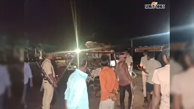 रोहतास: नासरीगंज में भीषण सड़क हादसा, ट्रक में पीछे से घुसा पिकअप; केबिन में फंसा चालक, पुलिस ने बचाई जान