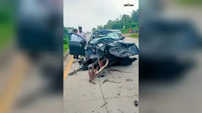 कोलकाता से रांची जा रही मर्सिडीज घाटशिला में टैंकर से टकराई, और फिर...