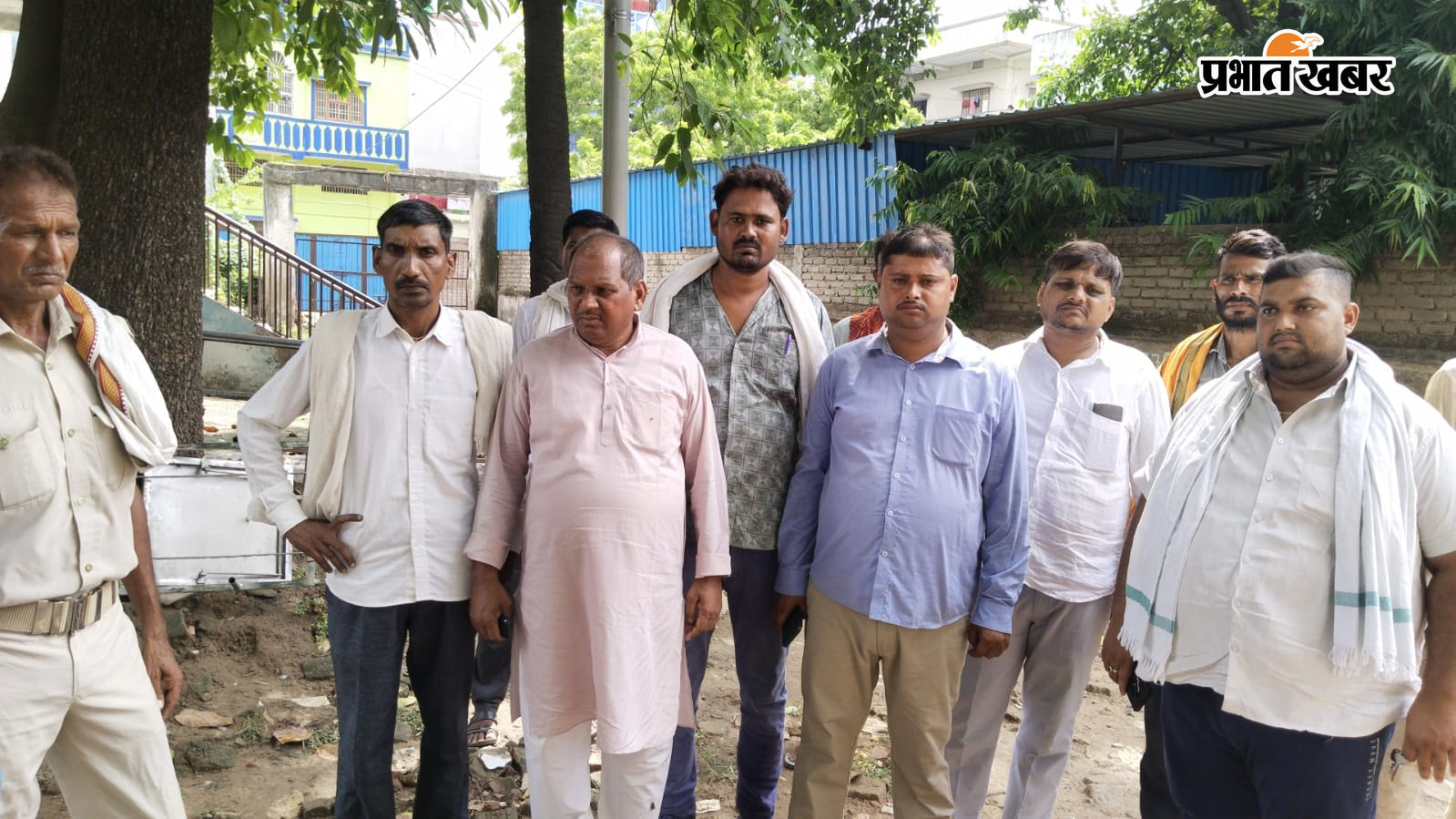 मृतक महिला का फाइल फोटो पोस्टमार्टम करने पहुंचे ग्रामीण एवं परिजन | Prabhat Khabar Network