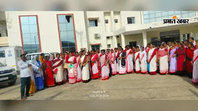 शेखपुरा में आंगनबाड़ी सेविकाओं को 5 महीने से मानदेय नहीं, धरने पर बैठीं सेविका-सहायिका