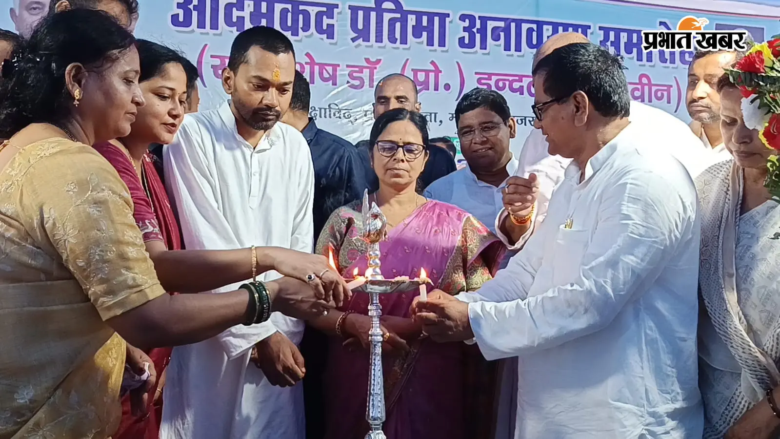 सीतामढ़ी: स्वास्थ्य मंत्री निशांत कुमार ने प्रो. इंदल सिंह नवीन की प्रतिमा का किया अनावरण