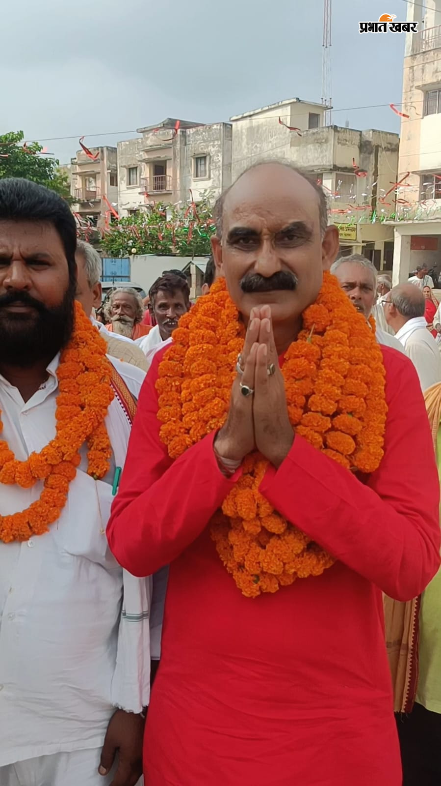 नामांकन के बाद समर्थको के साथ अध्यक्ष प्रत्याशी ज्योति प्रकाश सिंह व अन्य | Prabhat Khabar Network