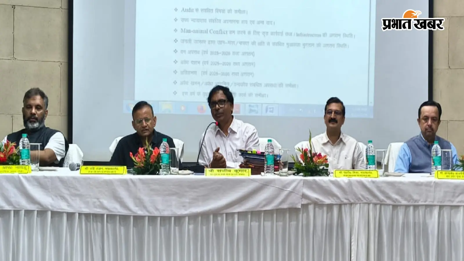 झारखंड के हेड ऑफ फॉरेस्ट फोर्स संजीव कुमार ने कहा, वन संरक्षण के साथ-साथ आजीविका पर भी ध्यान दें