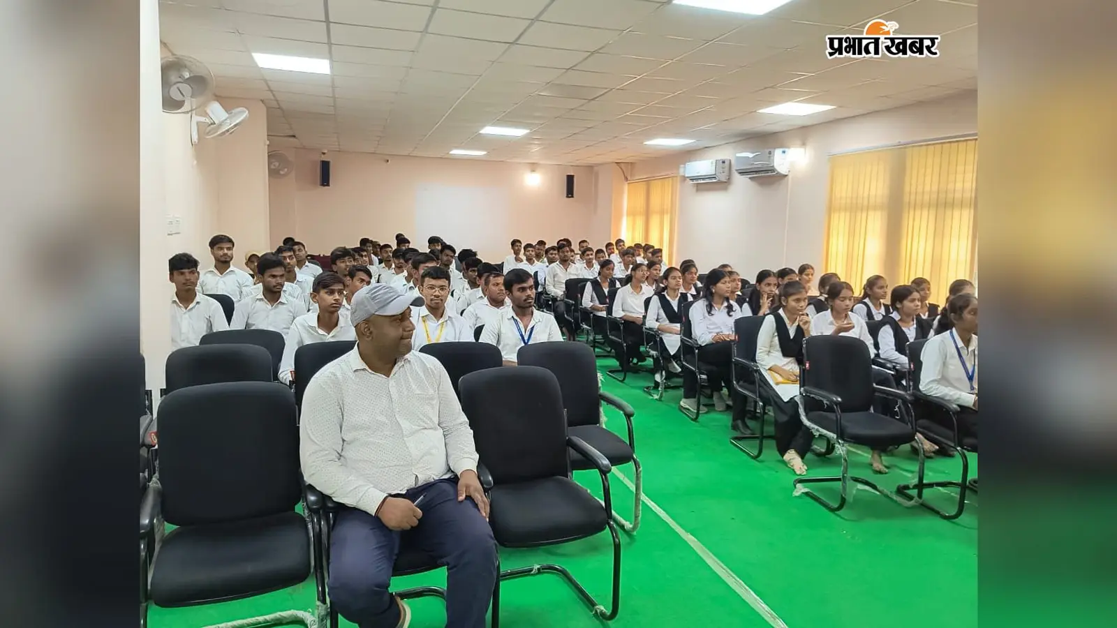 बक्सर: पॉलिटेक्निक कॉलेज में विद्यार्थी सहायता शिविर, छात्रों ने भाषा से लेकर लाइब्रेरी तक की समस्याएं रखीं