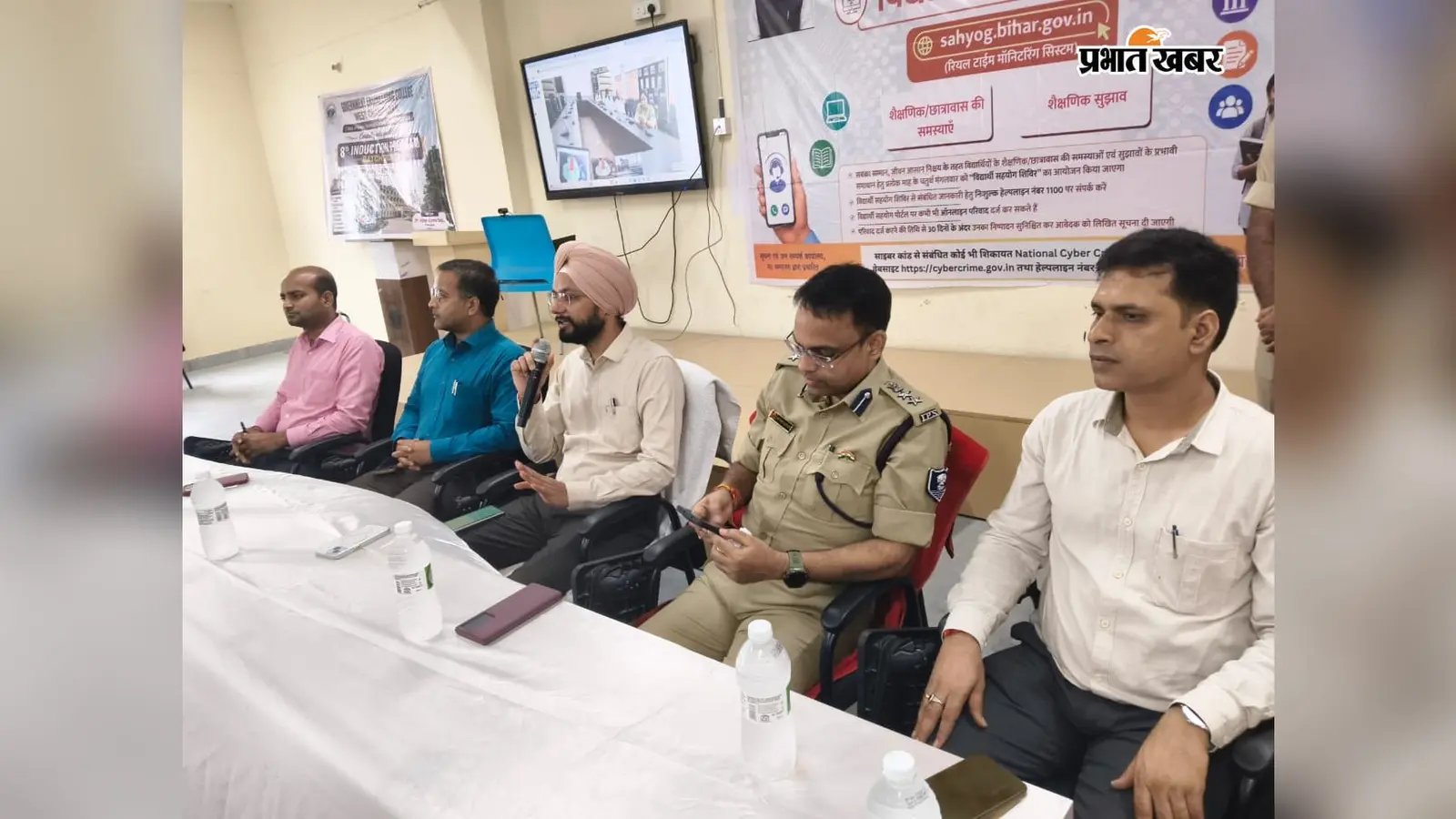 बेतिया: डीएम-एसएसपी ने छात्रों से किया सीधा संवाद, पोर्टल के बारे में लिया फीडबैक