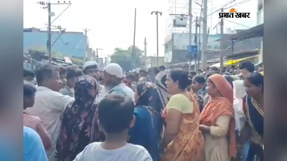 बेगूसराय: बरौनी में 13 वर्षीय किशोर की चाकू गोदकर हत्या के विरोध में सड़क जाम, आरोपी के नेपाल भागने की आशंका; FIR दर्ज