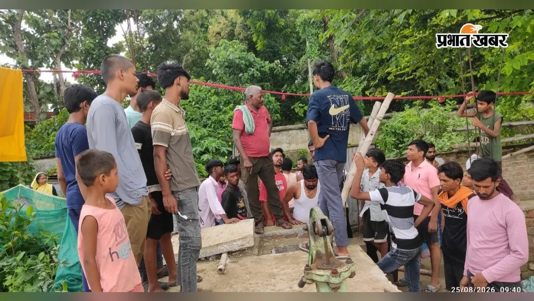 बेगूसराय: बरौनी में सेप्टिक टैंक की सेंट्रिंग खोलने उतरे 4 लोग जहरीली गैस से बेहोश, 2 की हालत नाजुक; निजी अस्पताल में भर्ती