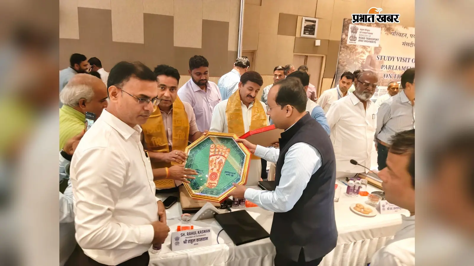 बोधगया पहुंचे सांसदों ने देखी जीविका दीदियों और पत्थरकट्टी की कला, पर्यटन सुविधाओं पर भी हुई चर्चा