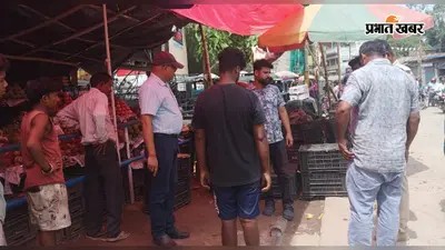 सड़क को दुकान समझ बैठे दुकानदारों पर बारसोई नगर पंचायत की सख्ती, अतिक्रमण हटाने निकली टीम