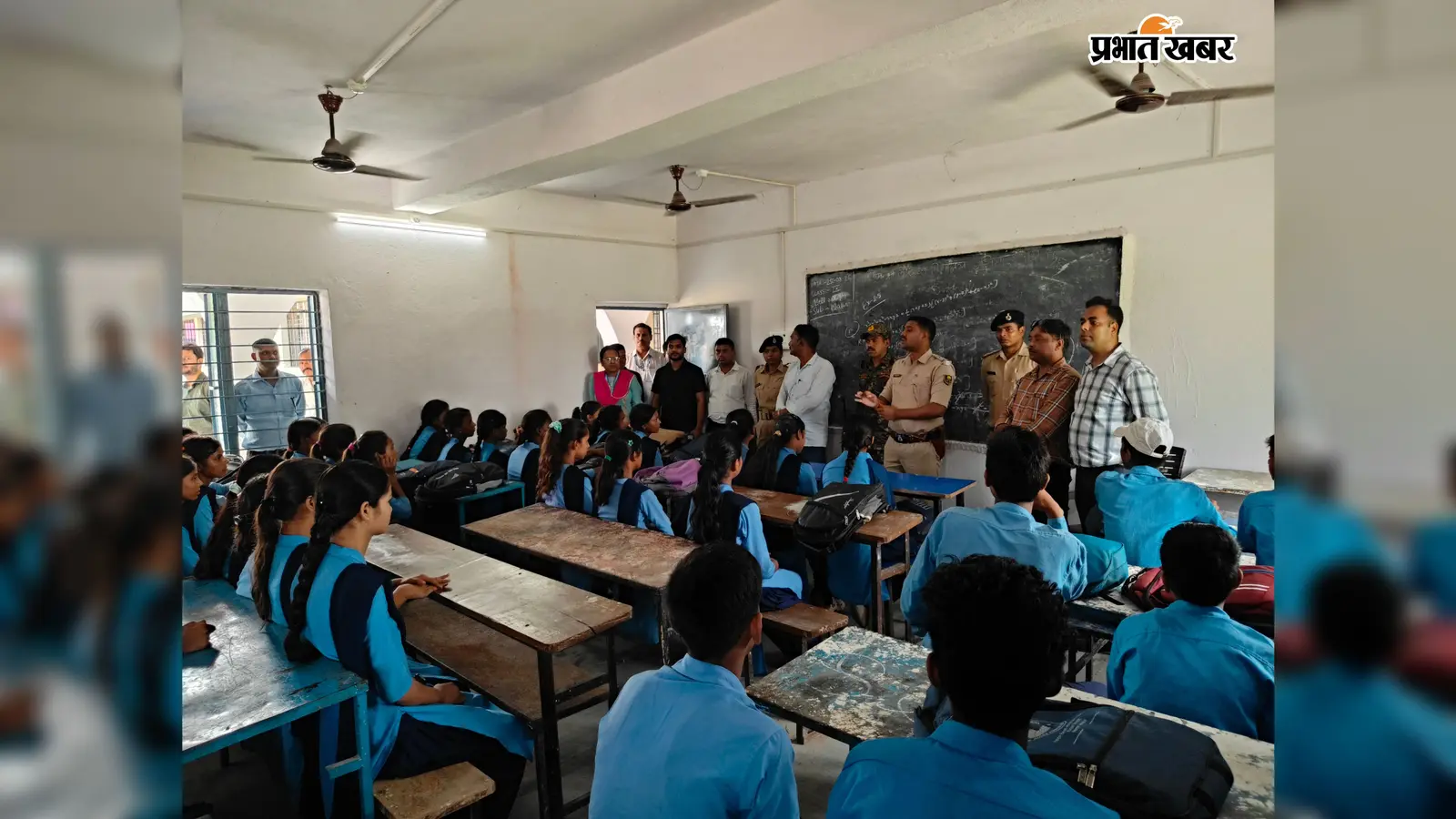 भोजपुर के स्कूल में छात्रों को साइबर ठगी से बचने की सीख, पुलिस ने कहा- OTP और बैंक डिटेल किसी से न शेयर करें