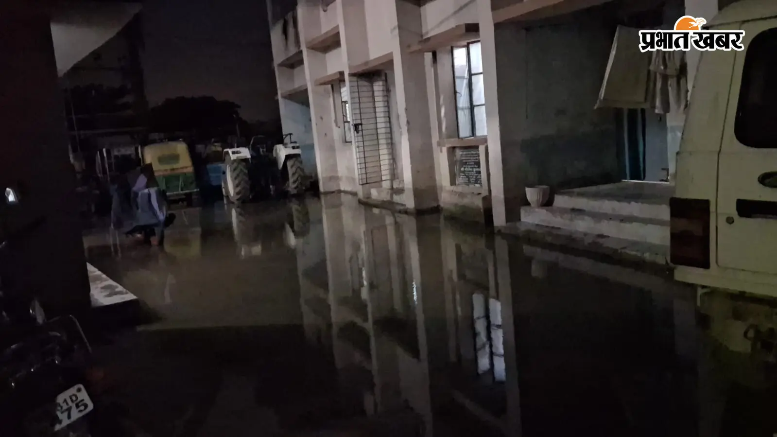 राघोपुर में बाढ़ का कहर जारी, गंगा के जलस्तर स्थिर होने के बाद भी राहत नहीं