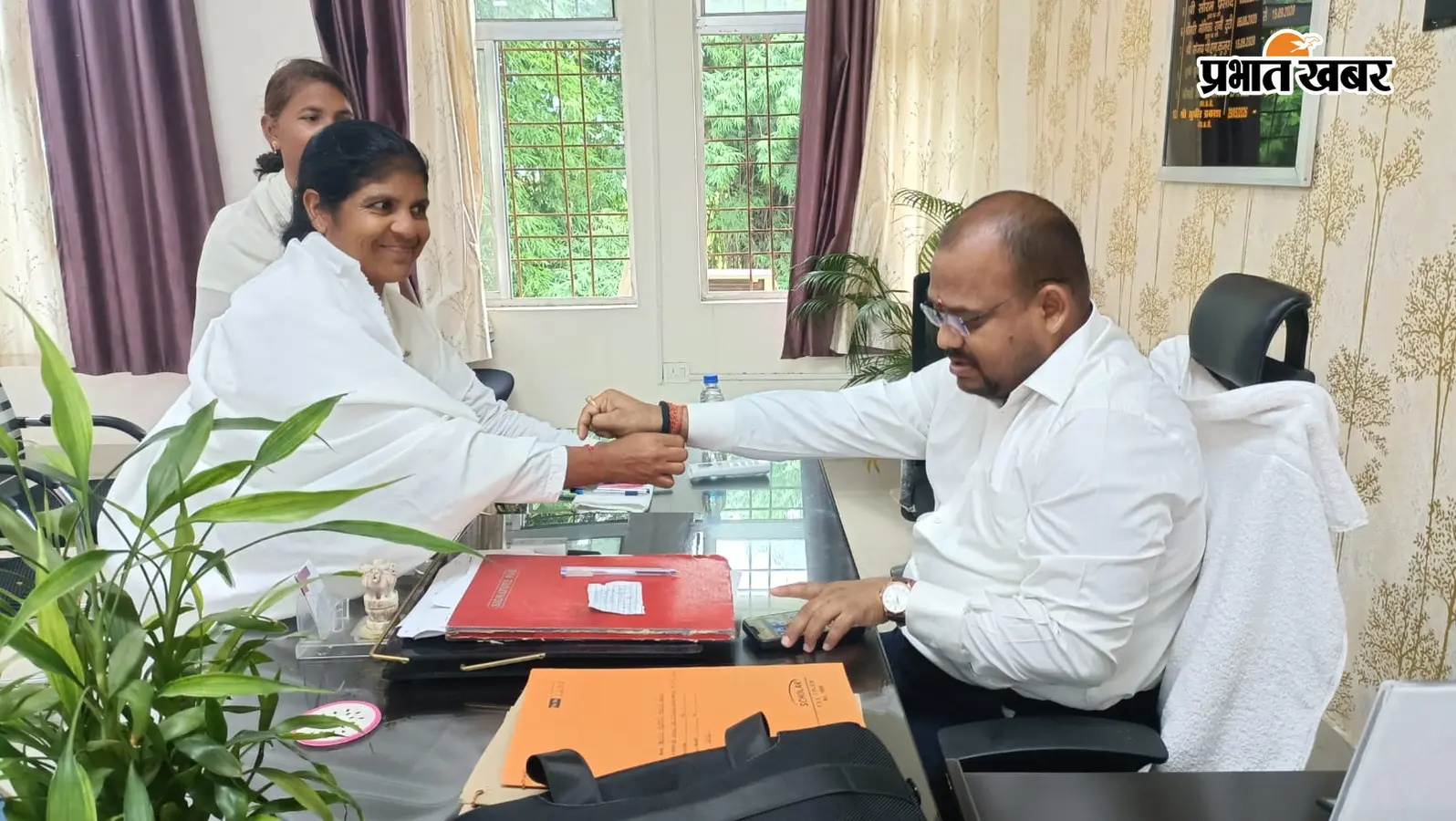 ब्रह्माकुमारी बहन ने एसडीओ व थाना प्रभारी को बांधी राखी