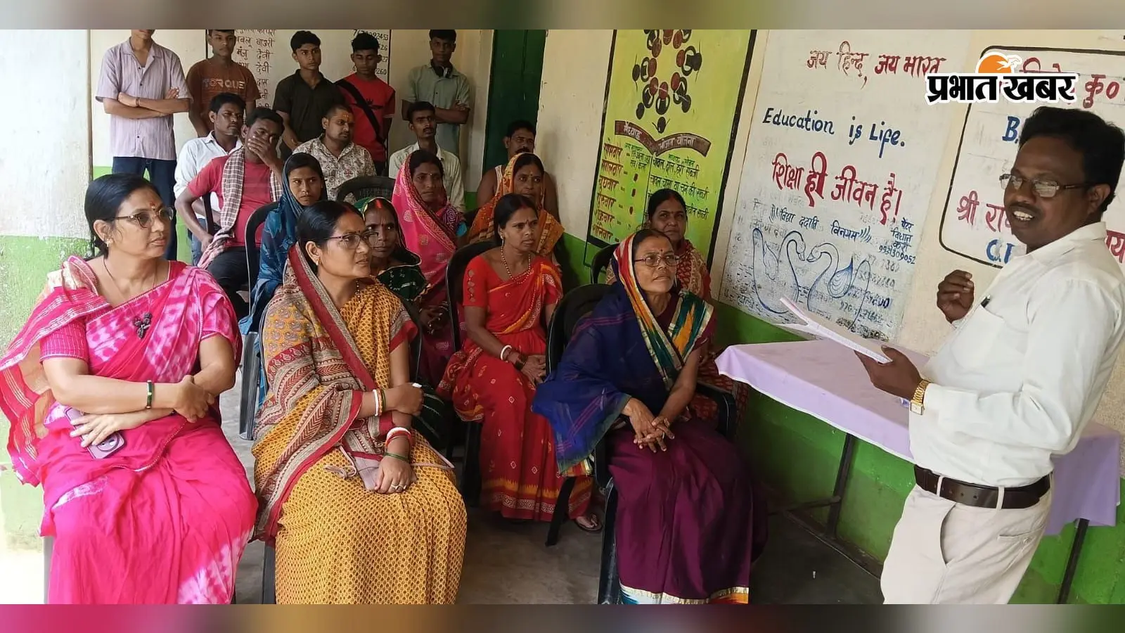 मध्याह्न भोजन से बाउंड्रीवॉल तक, करौं के छह स्कूलों में सोशल ऑडिट टीम ने जानी हकीकत