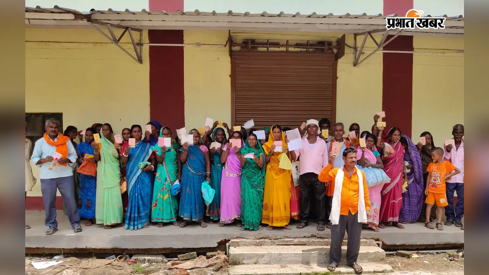 तीन माह का राशन नहीं मिलने का आरोप, कार्डधारियों ने BSO का किया घेराव