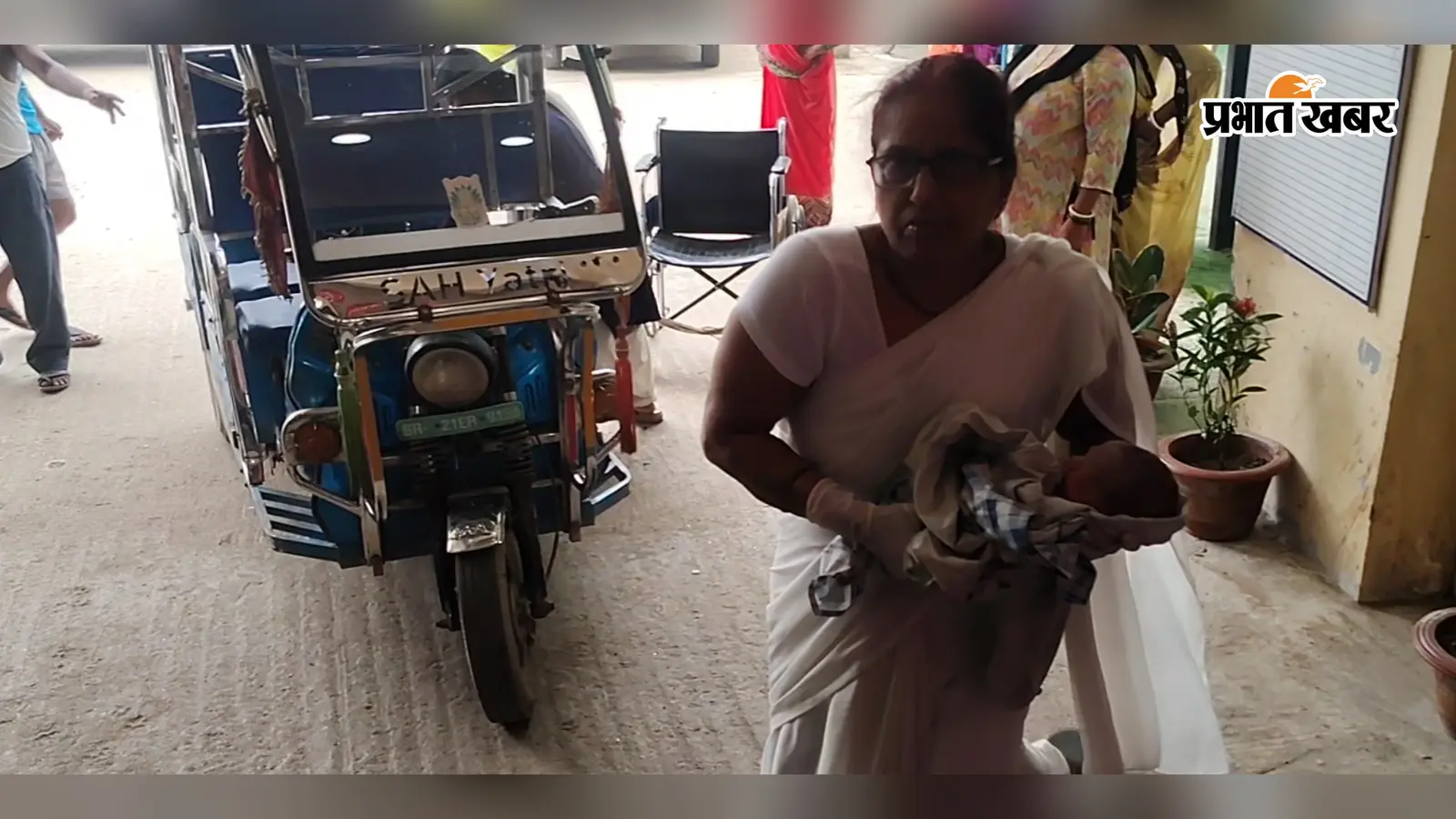 बिहारशरीफ सदर अस्पताल के मुख्य द्वार पर ई रिक्शा में हुआ प्रसव, जच्चा-बच्चा दोनों की स्थिति सामान्य