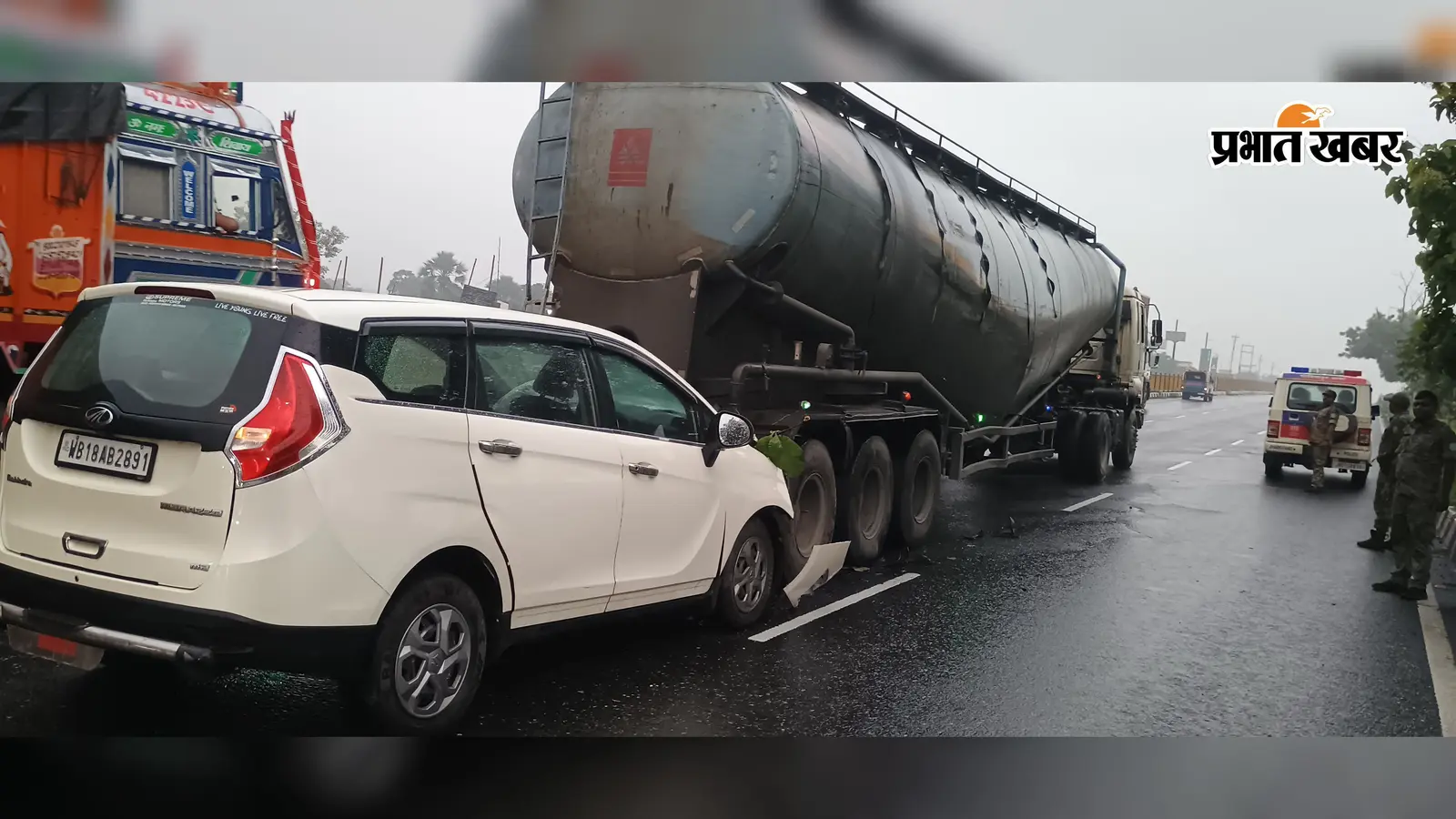 एनएच-19 पर भीषण हादसा, बल्कर टैंकर में पीछे से घुसी एक्सयूवी; तीन गंभीर