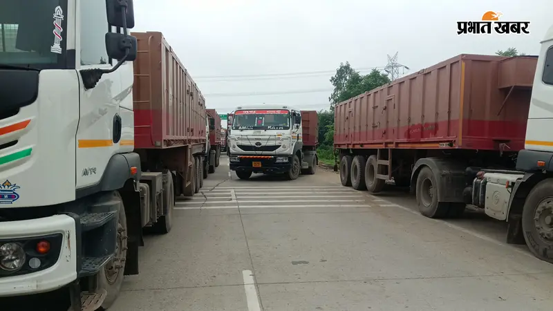 बक्सर में NH-922 पर 8 किमी तक महाजाम, ट्रकों की कतार, रॉन्ग साइड चलने को मजबूर वाहन