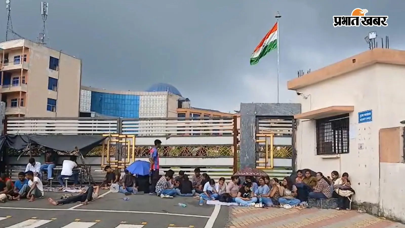 सीयूजे में सुलझा मेस विवाद, रजिस्ट्रार के लिखित आश्वासन पर टूटी हड़ताल
