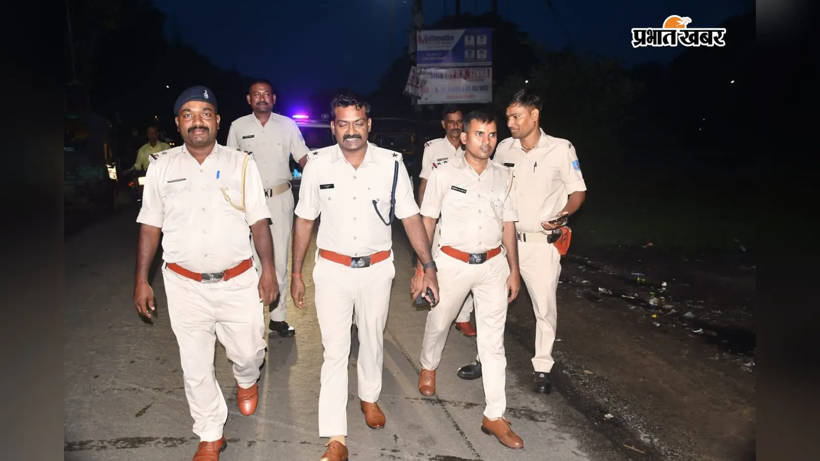 बोकारो में एक साथ चली फुट पेट्रोलिंग, बाजार से एटीएम तक पुलिस की पैनी नजर