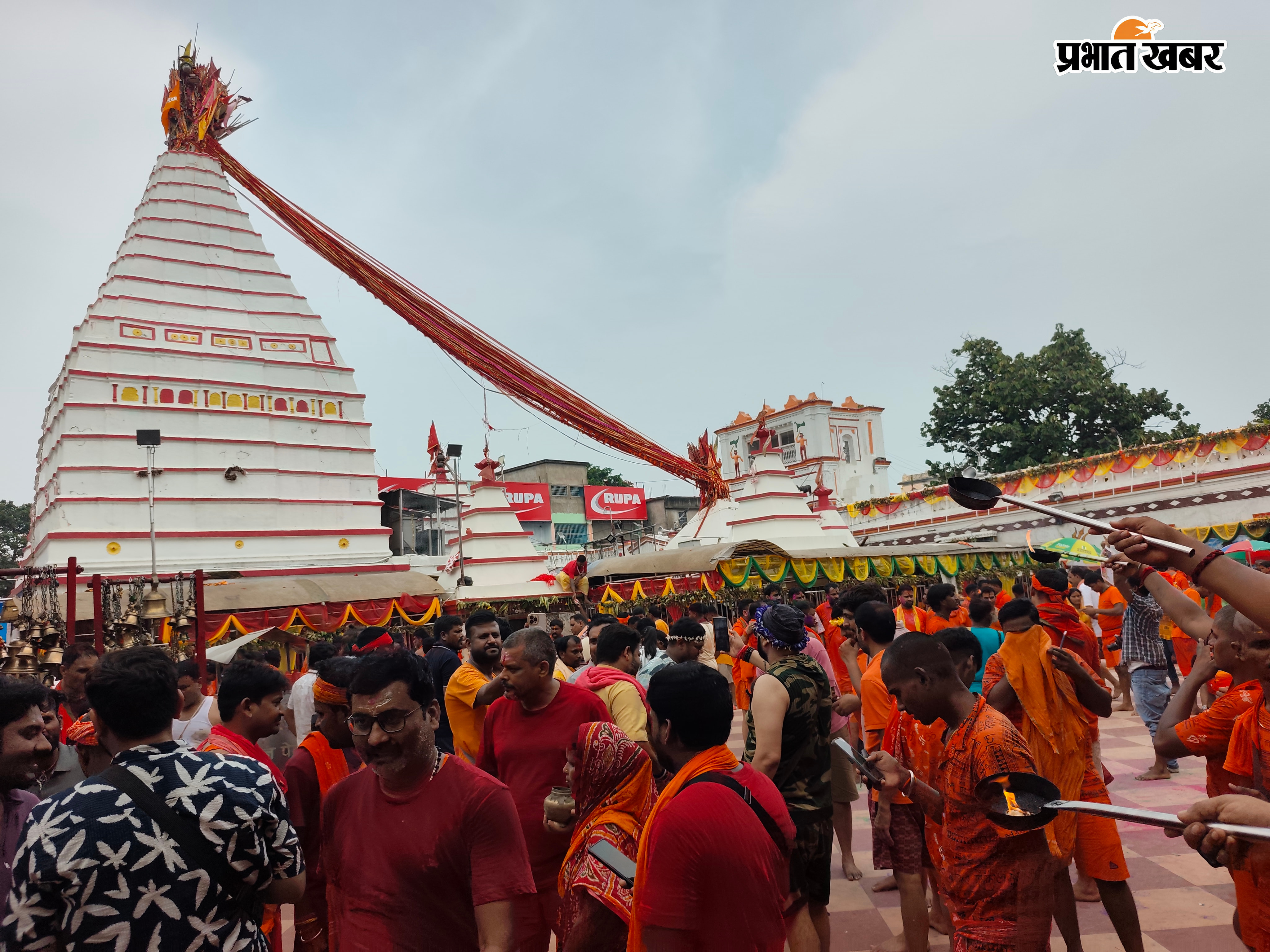 बासुकिनाथ मंदिर व शिवगंगा में आस्था की डुबकी लगाते श्रद्धालुओं की भीड़ | Prabhat Khabar Network