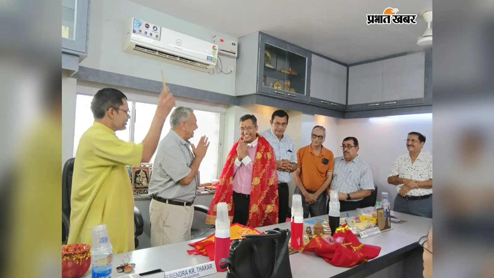धनबाद के पूर्व एसपी राकेश बंसल ने शक्ति मंदिर में टेका मत्था