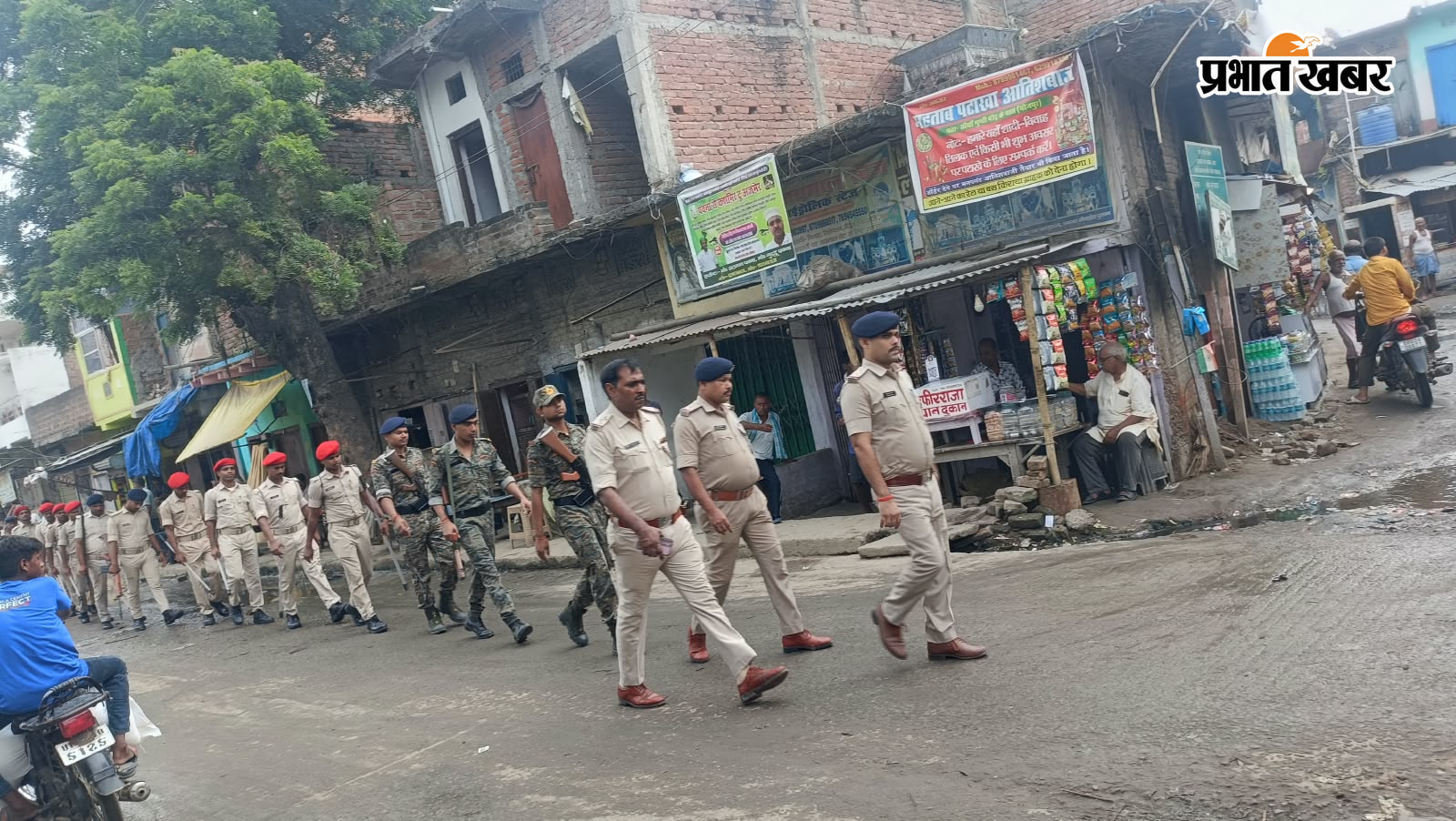 कृष्णगढ़ थानाध्यक्ष के नेतृत्व में निकाला गया फ्लैग मार्च | Prabhat Khabar Network