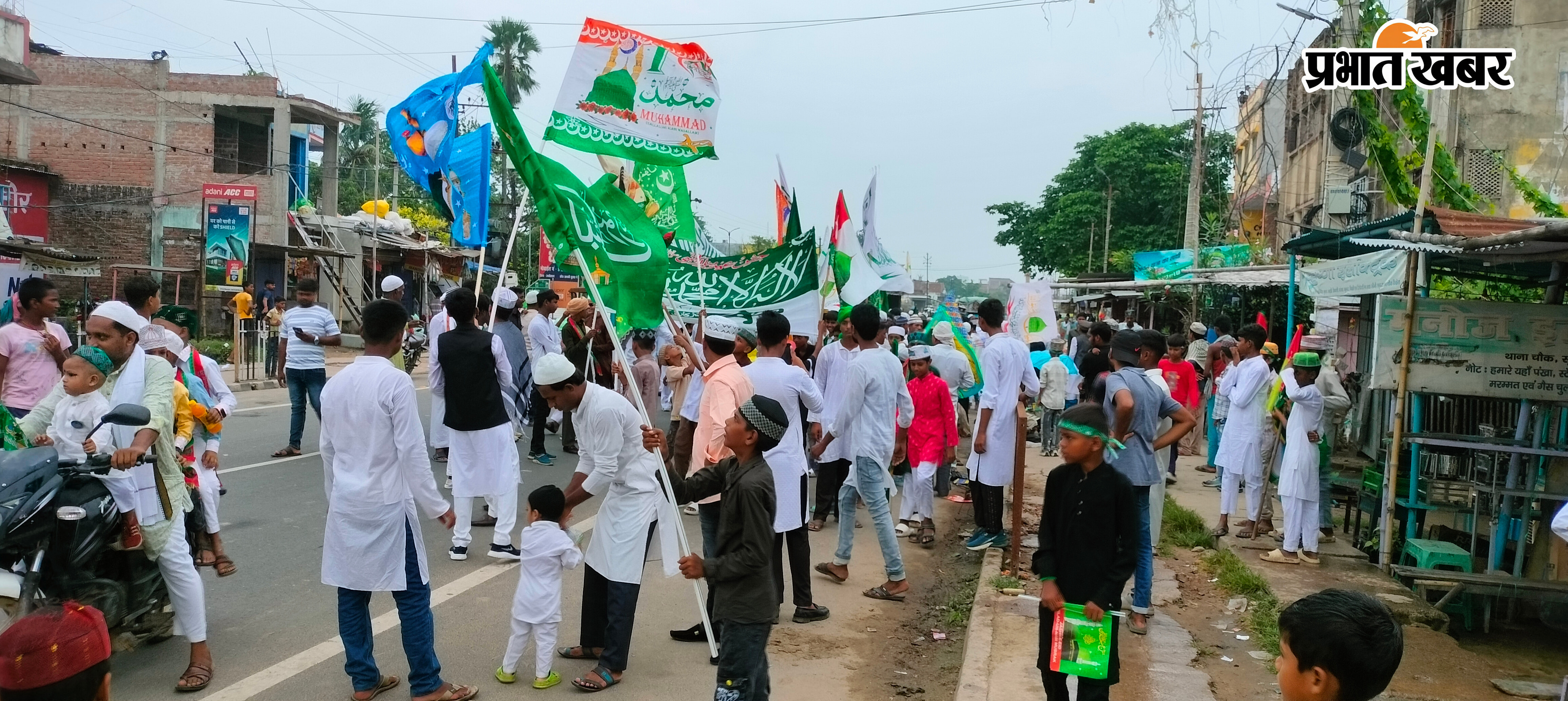 फोटो कैप्शन : सूर्यगढ़ा नगर परिषद क्षेत्र में चक मसकन मस्जिद से निकाला गया जुलूस-ए-मोहम्मदी | Prabhat Khabar Network