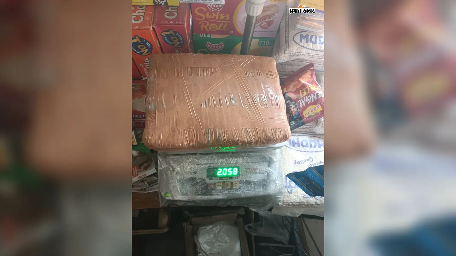 मधेपुरा: पुरैनी पुलिस की बड़ी कार्रवाई, भटौनी से 2 किलो से अधिक गांजा बरामद; नाबालिग तस्कर हिरासत में