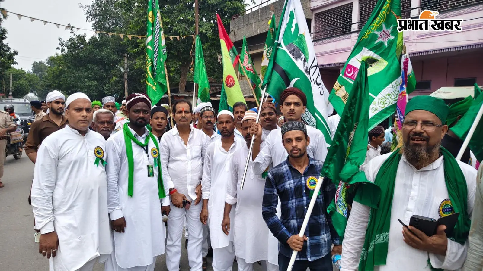 पटना: ईद-मिलादुन्नबी पर बिक्रम में निकला जुलूस, आपसी भाईचारे और सौहार्द का दिया संदेश