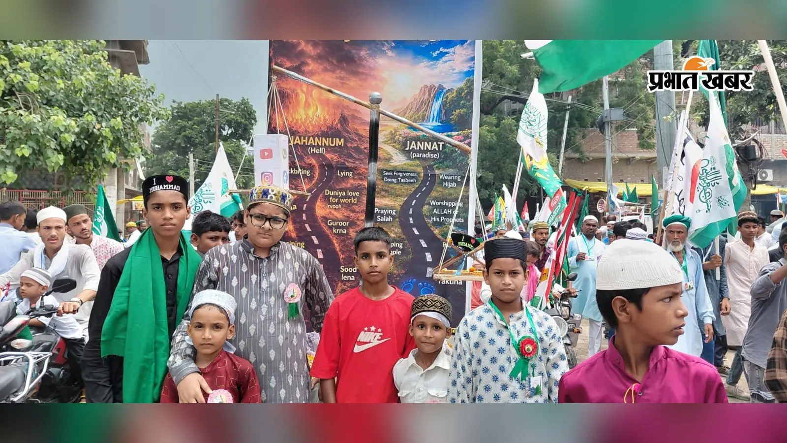 सीवान : सरकार की आमद मरहबा के नारों से गूंजा महाराजगंज, मक्का-मदीना की झांकी ने खींचा ध्यान, देखें तस्वीरें