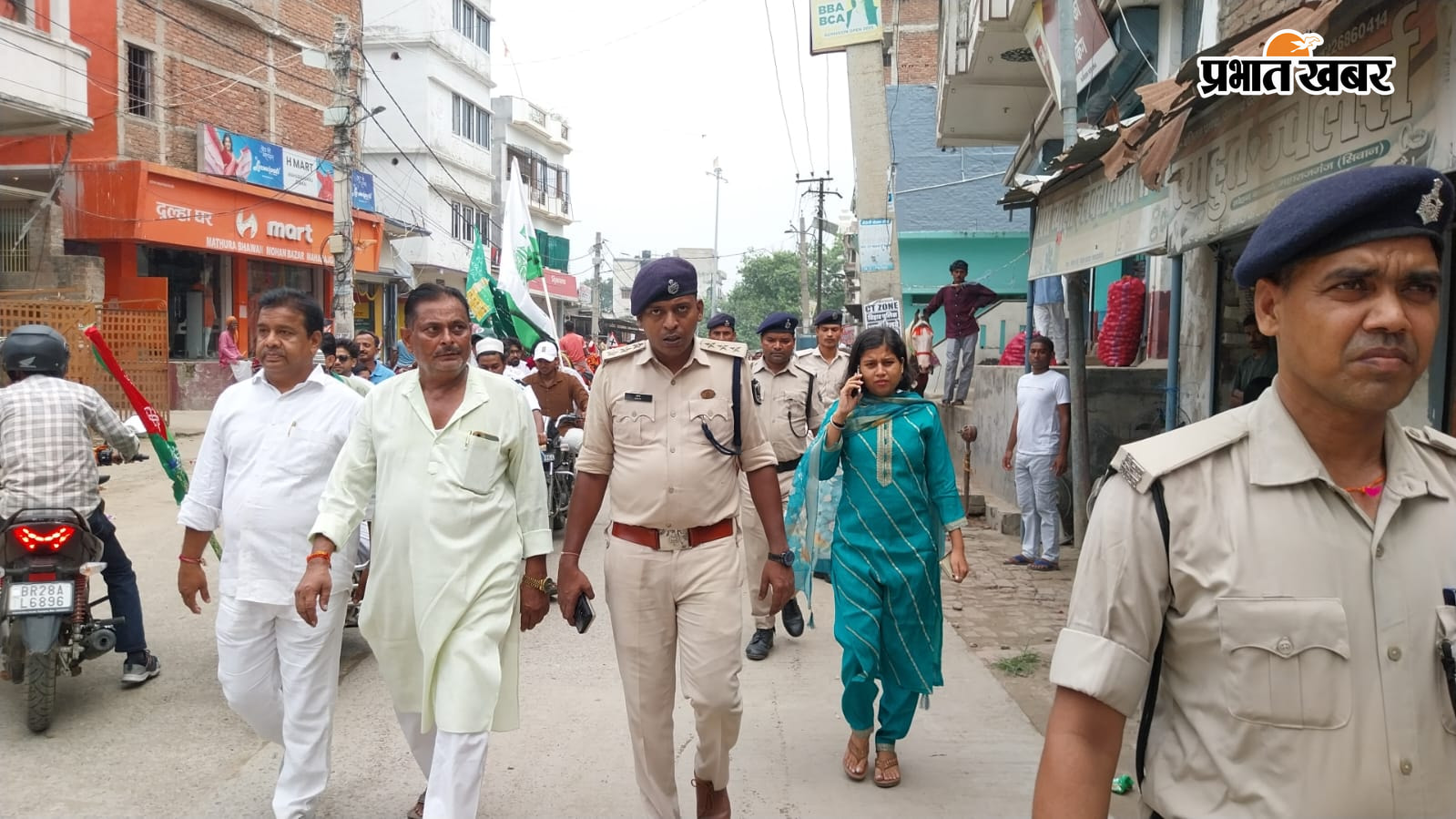 फोटो 1-जुलूस में दिखी गुंडे खिजरा की झांकी फोटो 2- जुलूस में शामिल लोग | Prabhat Khabar Network