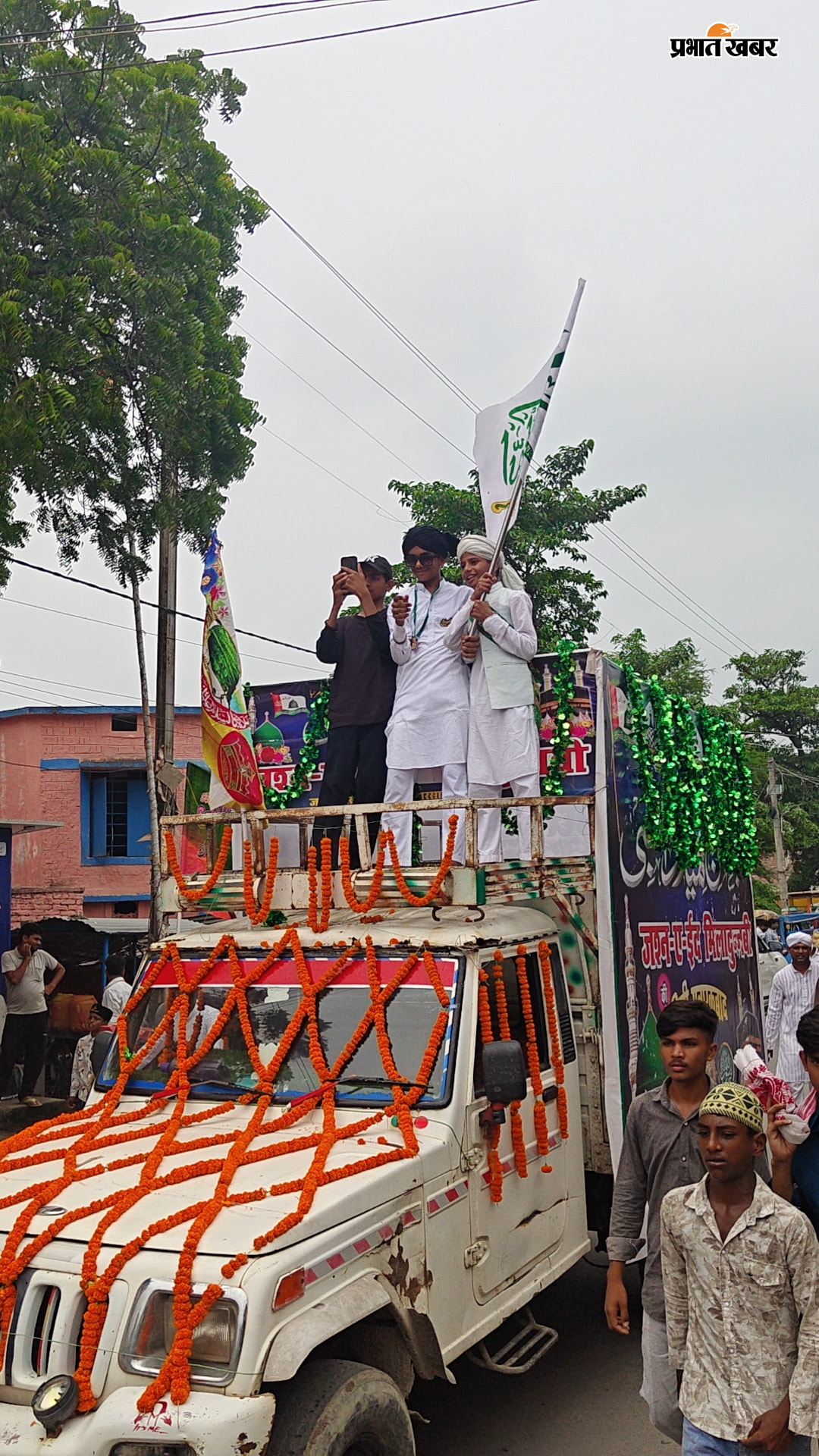 परसा में हर्षोल्लास के साथ मनाया गया जश्न-ए-ईद मिलादुन्नबी, निकला भव्य जुलूस | Prabhat Khabar Network