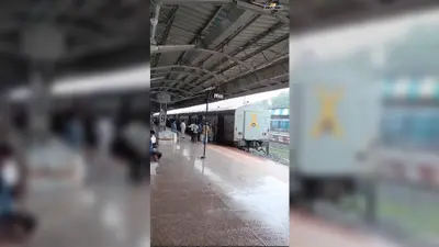 32 करोड़ का बजट और 2 साल का इंतजार... सीवान जंक्शन का आधा काम भी अधूरा, पहली ही बारिश में नए शेड से गिरने लगा पानी