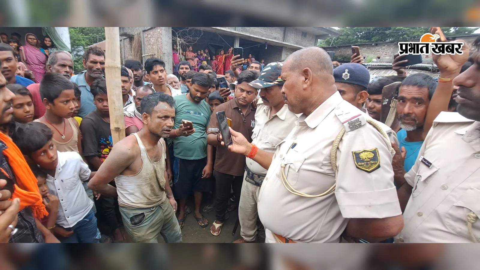 सुपौल में एक ही रात दो घरों में चोरी, 2.5 लाख का सामान लेकर भाग रहे चोर को ग्रामीणों ने पकड़ा