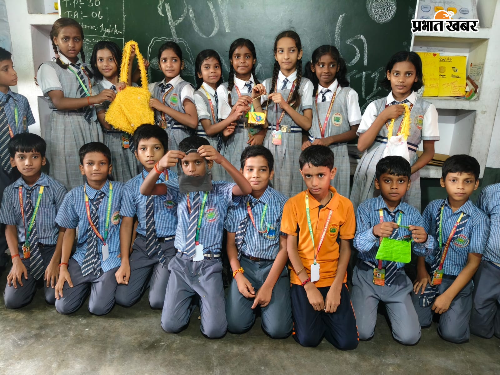 फोटो- माचिस की तीलियों से आकर्षक कलाकृतियां और मॉडल बनाकर दिखाते बच्चे  फोटो -हैंडबैग निर्माण गतिविधि में ने अपने हस्तकौशल और कल्पनाशीलता का प्रदर्शन करते बच्चे | Prabhat Khabar Network